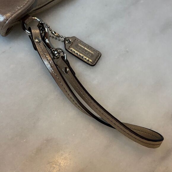 Coach Metallic Champagne Gold Shimmer Pleated Leather XL Wristlet Clutch F45263 - Picture 11 of 15